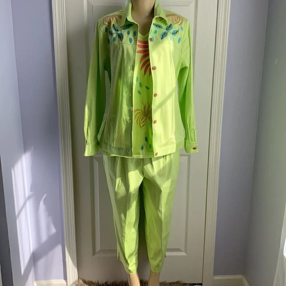 Maggie Sweet 3-pc Set Jacket Sweater Tank Capri Pants Light Green M-L